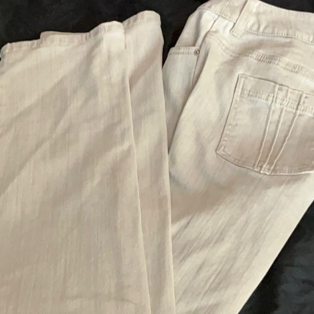 Chico's So Slimming pintuck slim leg 32”. New khaki pigment. Size 0 is equal to.
